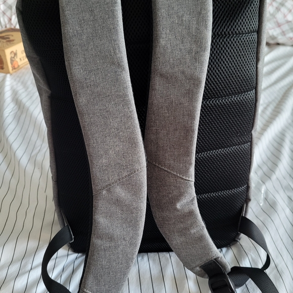 Padded backpack - Picture 4 of 10